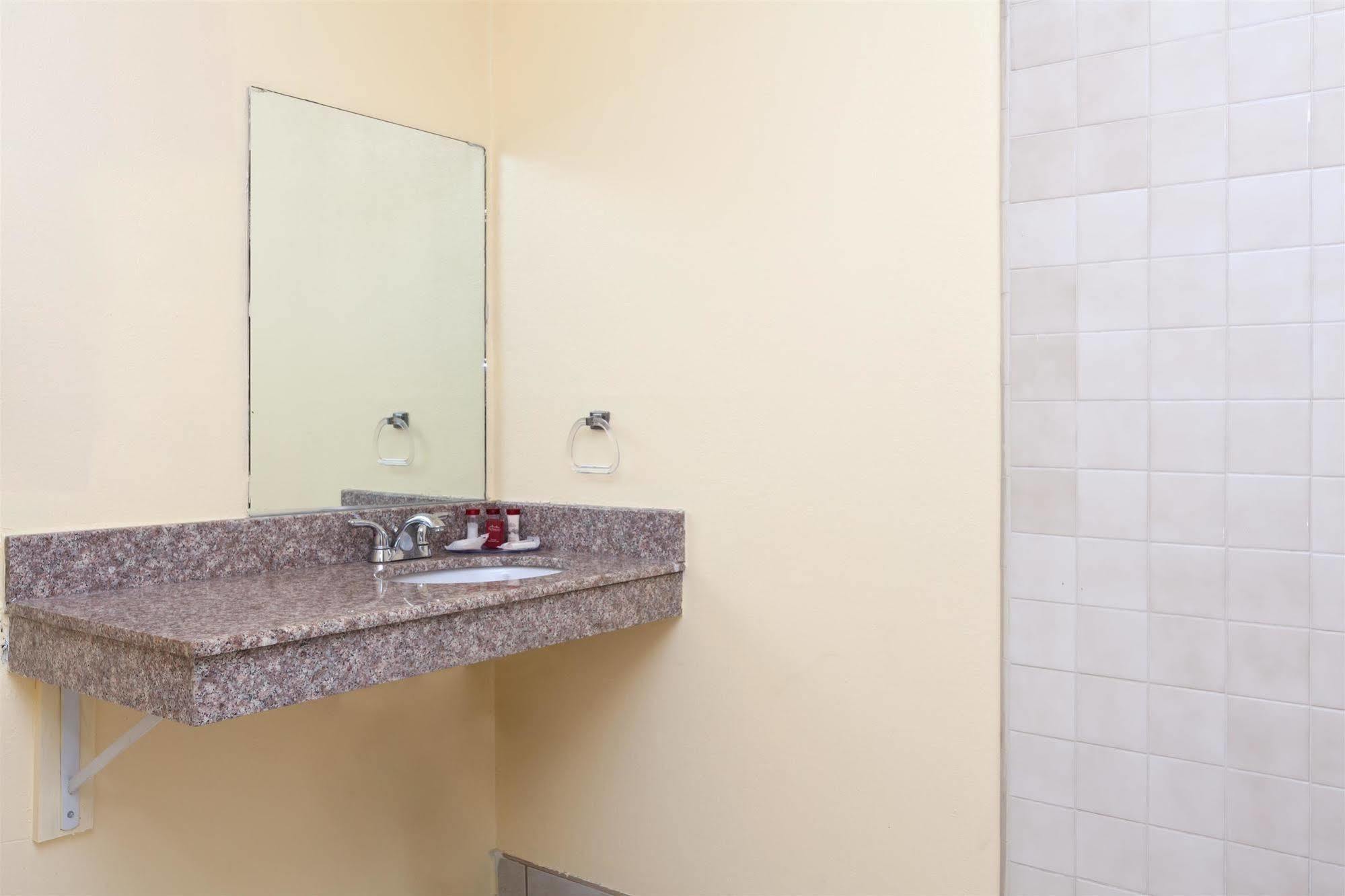 America'S Best Value Inn & Suites Bakersfield Central Eksteriør bilde