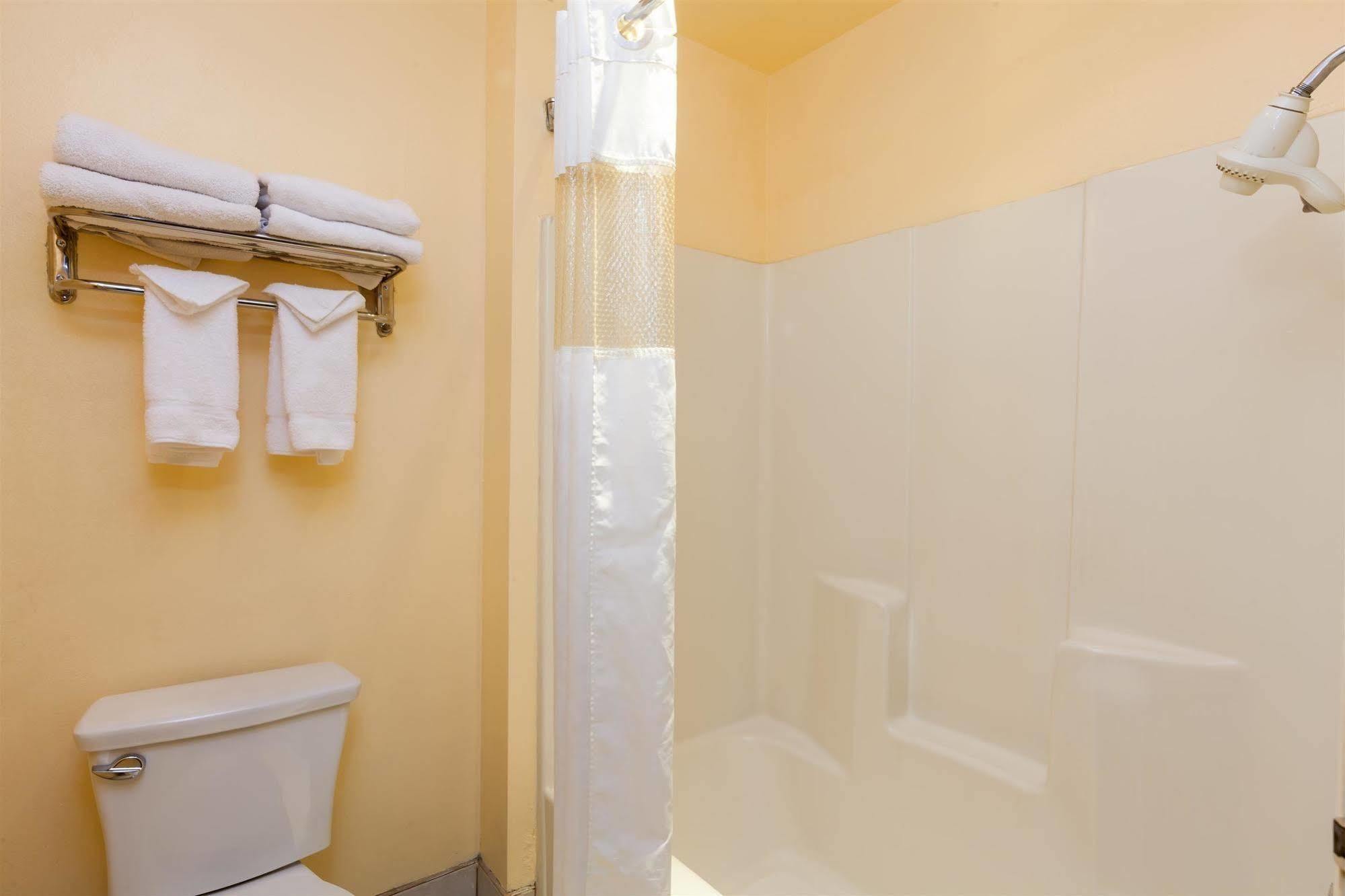 America'S Best Value Inn & Suites Bakersfield Central Eksteriør bilde